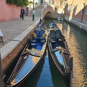 https://central-lovely-typical-rooms-rialto.hotelinveneto.com